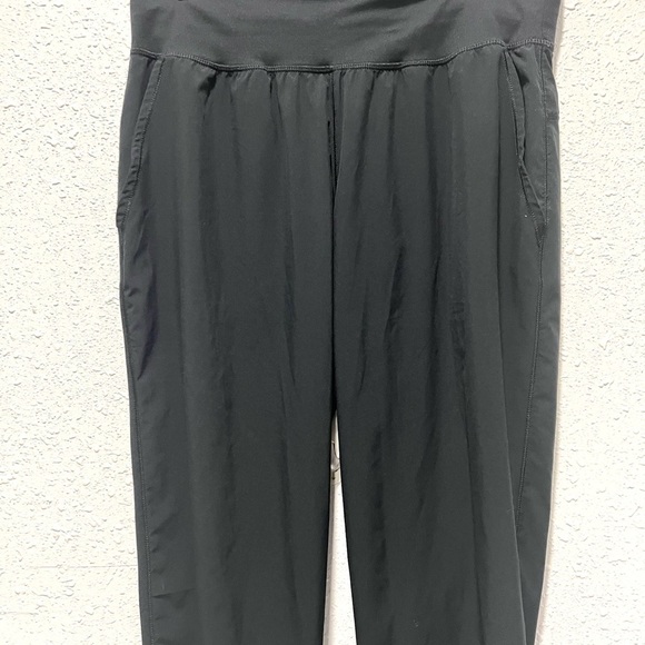 Under Armour Black Track Pants with Tapered Fit small - Picture 3 of 6